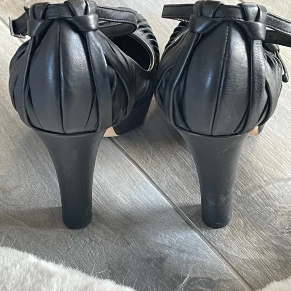 Vintage,Authentic Christian Dior in great shape 5”heel 1” Platform size 38 1/2 - Picture 4 of 7